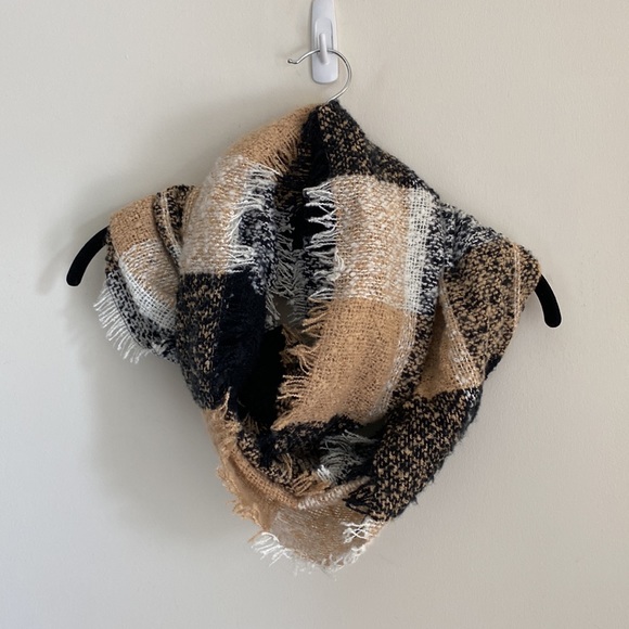 Blanket Infinity Scarf - Picture 1 of 10